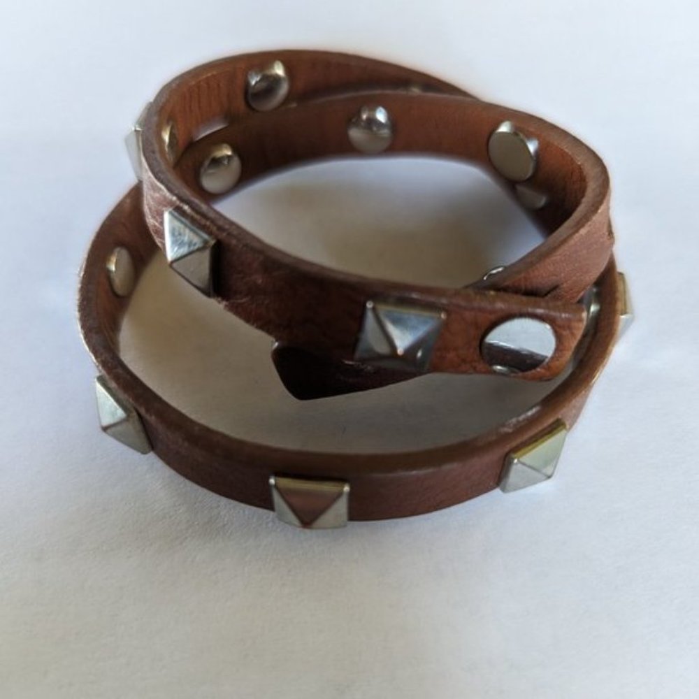 BROWN LEATHER & SILVER GROMMET WRAP BRACELET